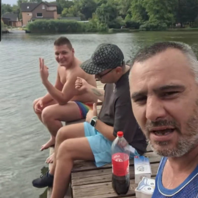 Tòparti Chill Mobilsszal, Árminkával meg a pasijával