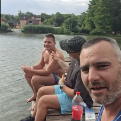 Tòparti Chill Mobilsszal, Árminkával meg a pasijával