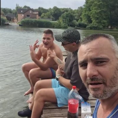 Tòparti Chill Mobilsszal, Árminkával meg a pasijával
