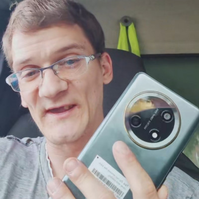 Idős, vidéki öregasszonyfejű Biòs Pityesz jòl lelakva