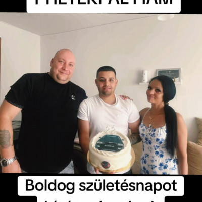 Subimalac Loca Penetrával és annak fiával pózol