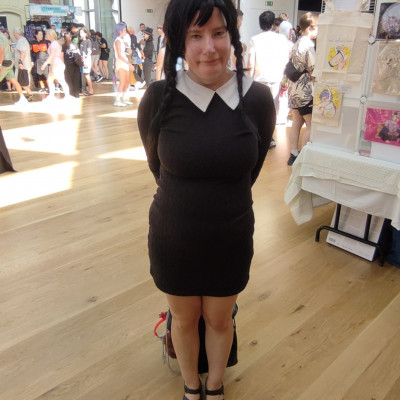 Prüntyi életképek - Temus Wednesday cospléj