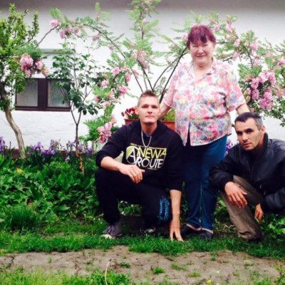 Meleg Árminka, Nagyanyò meg persze az alkesz Mobilsz