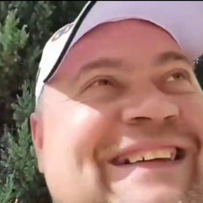 MC dàkò imàd jòkat röhögni fogak nélkül