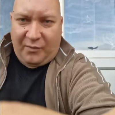 Rücskösfejű Subikoca ideges mert nem jönnek az utalàsok Tik Foson