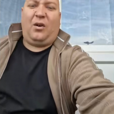Rücskösfejű Subikoca ideges mert nem jönnek az utalàsok Tik Foson