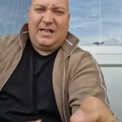 Rücskösfejű Subikoca ideges mert nem jönnek az utalàsok Tik Foson