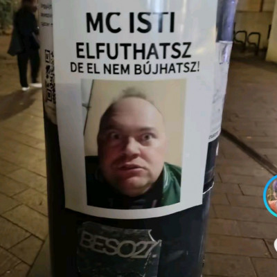 MC szájzáras Vicsorgòs Dàkò plakátok a Corvin negyedben