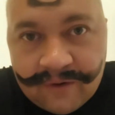 Mc Petőfi  feje művészi hazugságai közben