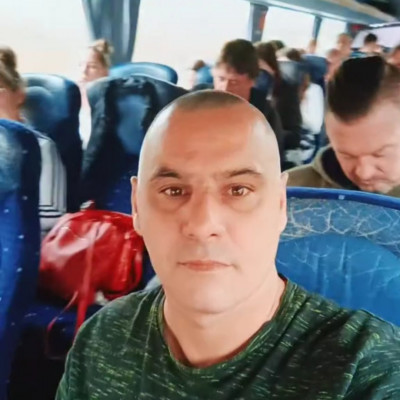 Mobilsz meg a Gyogyòs Osztàlykirànduláson az Agyhalott Tiszàsokkal