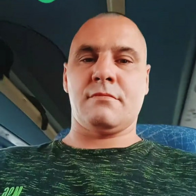 Mobilsz meg a Gyogyòs Osztàlykirànduláson az Agyhalott Tiszàsokkal