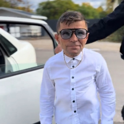 Incel Kiskobold Sanyika Gengszter stílusban menőzik