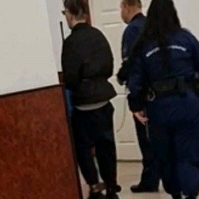 Üdvözlendő hír: Autista Pedofil Meleg SoDI rendőri kíséretben, bilincsben