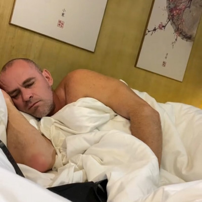 Sztív Kamumester, impotensen megkeseredve ès megöregedve
