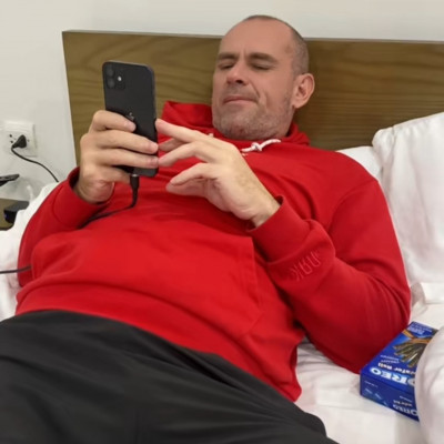 Sztív Kamumester, impotensen megkeseredve ès megöregedve