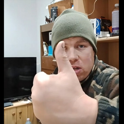 kolduslótech alex akinek állítás szerint mindig ápolt és tiszta a keze live közben