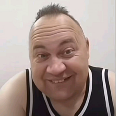 MC Gyogyòs Pocokvigyor megtépàzott ananász haja