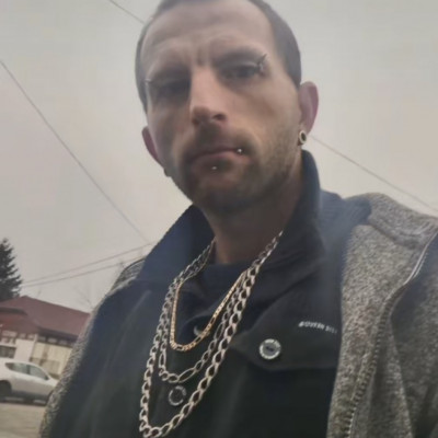 Macsò Tibi olyan szűz csajt keres akire nem kell kezet emelni