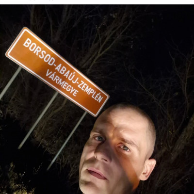 Biszniszre fel a szociopata Kozma Vahúrral