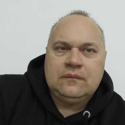 Dömpi brutálisan megfàradt fejjel