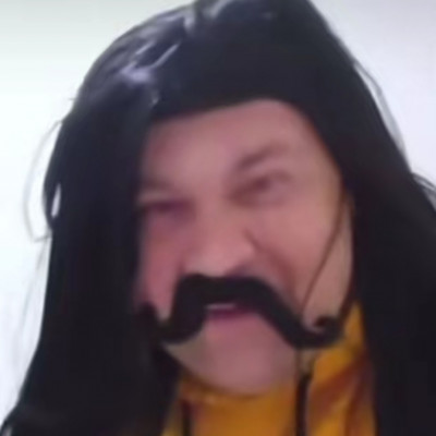 MC Pista bötyárbajusszal koldul