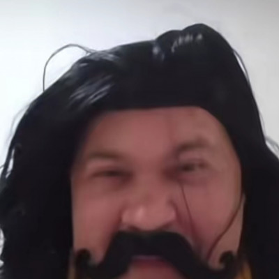 MC Pista bötyárbajusszal koldul