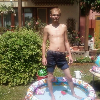 Herbert végtelenül daliàs, vonzò teste