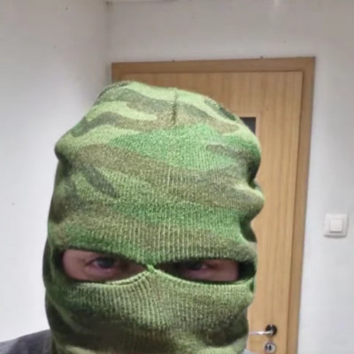 Koldustech szopóállarcban menőzik
