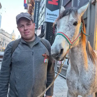 Zoofil Alex március 15.-én a Mi Hasznák ünnepségén