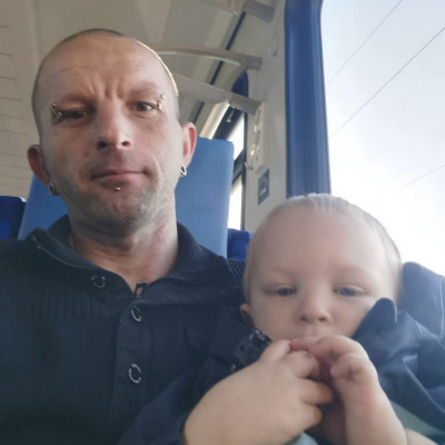 Nàrcisztikus Fogatlan Macsò Tibi csalàdi kalandjai
