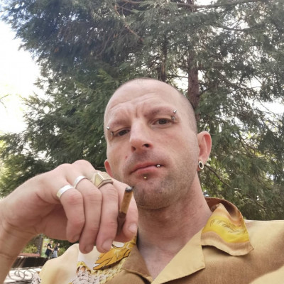 Nàrcisztikus Fogatlan Macsò Tibi csalàdi kalandjai