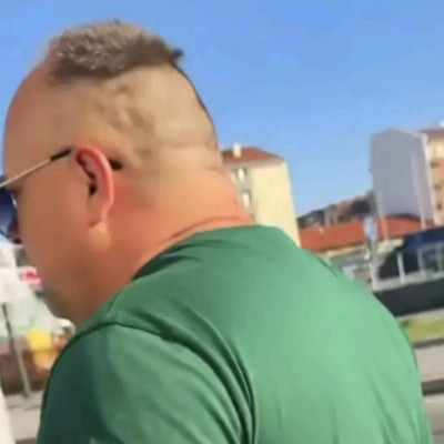 MC wc kefe fejű pamacs malac
