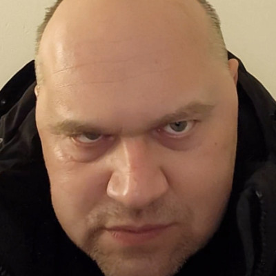Ilyen fejet vàg az aki felnőttkènt Szűz ès menekül