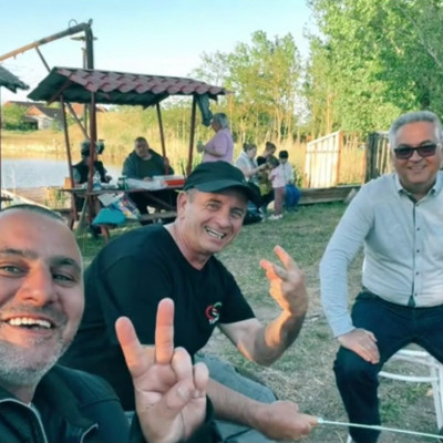 Fazekas Debil mobil ès szefòs Szabrinka ma sem vittèk túlzásba a munkàt
