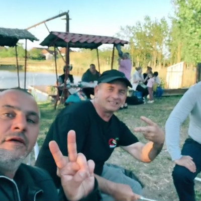 Fazekas Debil mobil ès szefòs Szabrinka ma sem vittèk túlzásba a munkàt