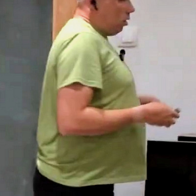 A 92 kilós Alex meg a bele