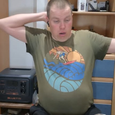 Lóbaszó Alex nyomorékoskodásai