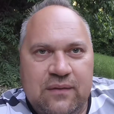 Sertéskènyi 3 èv menekülès alatt (őszült) öregedett 10-et