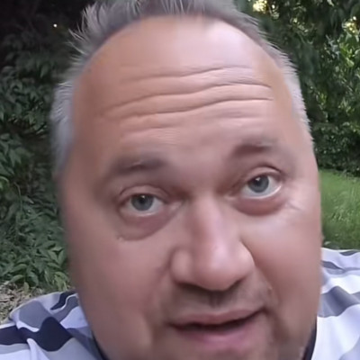 Sertéskènyi 3 èv menekülès alatt (őszült) öregedett 10-et