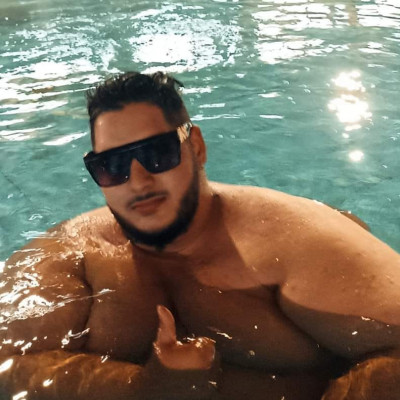 Rácz Gayza beledagadt a medencébe