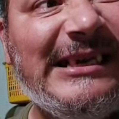 Tojás vámpír vicsorgás