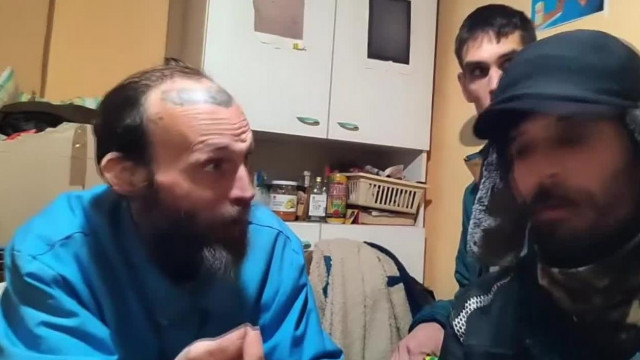 Csöves Bartos kéri a támogatást, mivel a fémkunyhó árát már elitta
