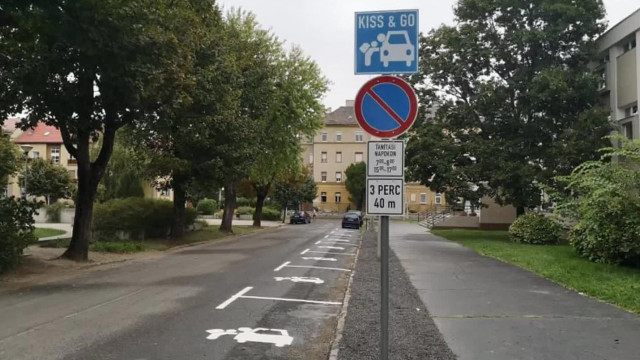 Az agyhalott Barát Csaba nem tud angolul, így "sátánistapedofil" táblákat vizionál