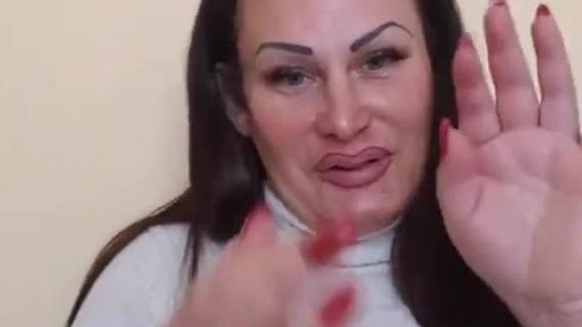 Privát Szabina: "Nem szeretem amikor szemből basznak mert úgy nézek ki mint a cserebogár!"
