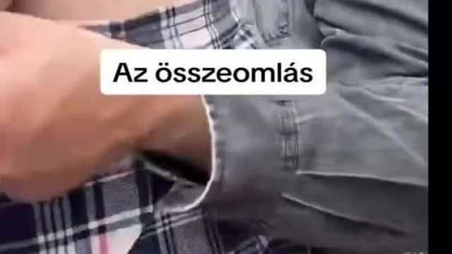 Veknifejű Pedofil SoDi ül a McDonald's előtt és Idegileg összeomlik