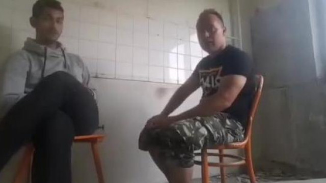 Mc Isti interjút adott 2018-ban egy romos ház fürdőszobájában Selim Etkarnak
