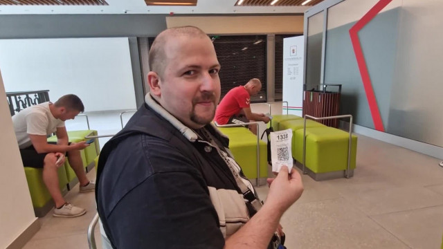 Ernő Bartost idéző pillanata: Papír evés, majd megint unboxing