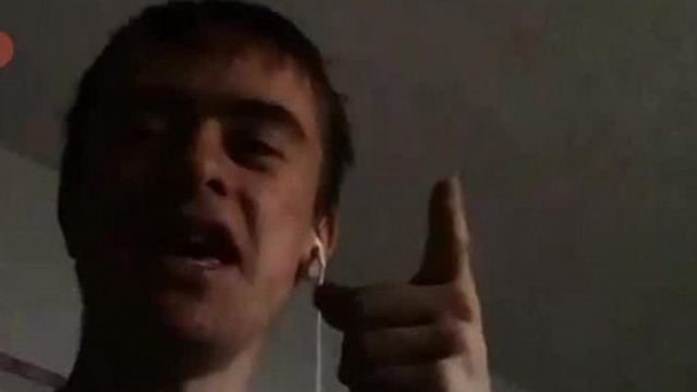 Kutya Adolf jollyka kornyikál majd a meleg énje szól belőle