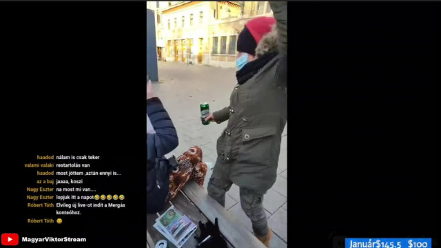 Viktorsz sört és fánkot visz Merciéknek, Jutka arcon önti Mercit