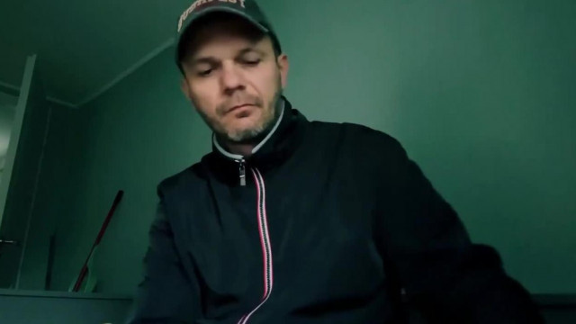 Herbert felszopója hiába írt könyvet 3 millióból, már ingyen adná, csak vigyék :D